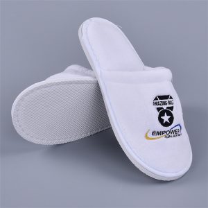 Customised-white-hotel-slippers-2-300×300